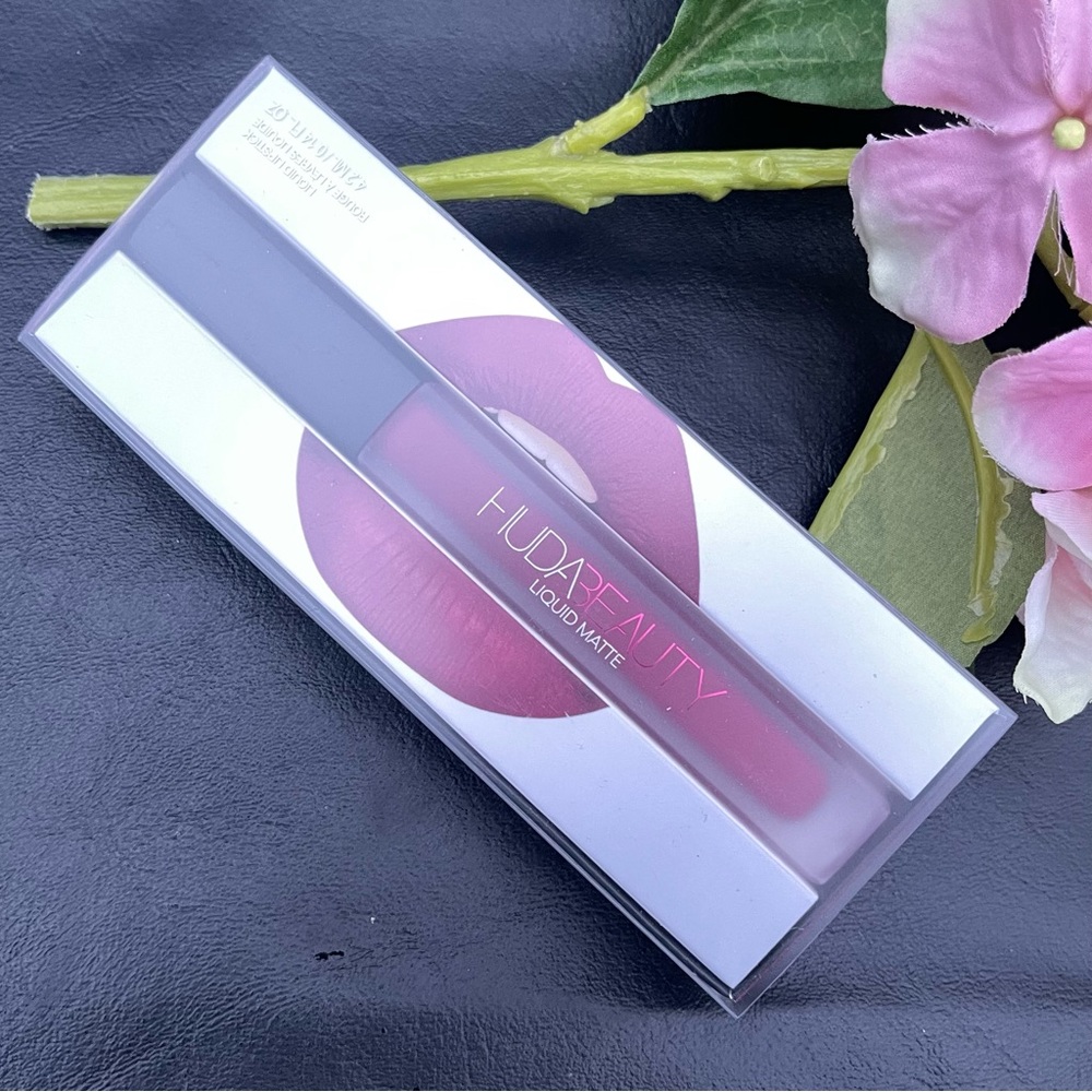 HUDA Beauty Liquid Matte Ultra Comfort Lipstick Trophy Wife Full Size BNIB.